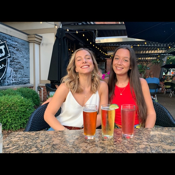 Meet your Posher, Lucia - Picture 2 of 2